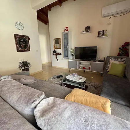 Mari's * Sarandë